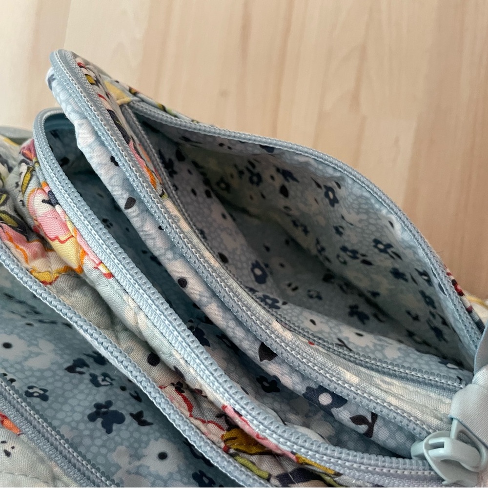 Vera Bradley Large Sling in Floating Gardens - Excellent Gently Used Condition! - Picture 6 of 11